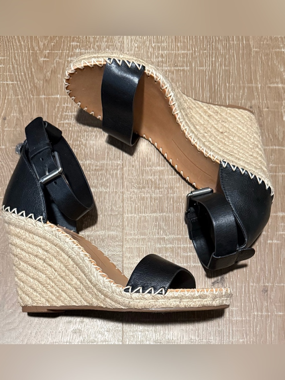 NWOB Classic DOLCE VITA Black Wedges 7.5